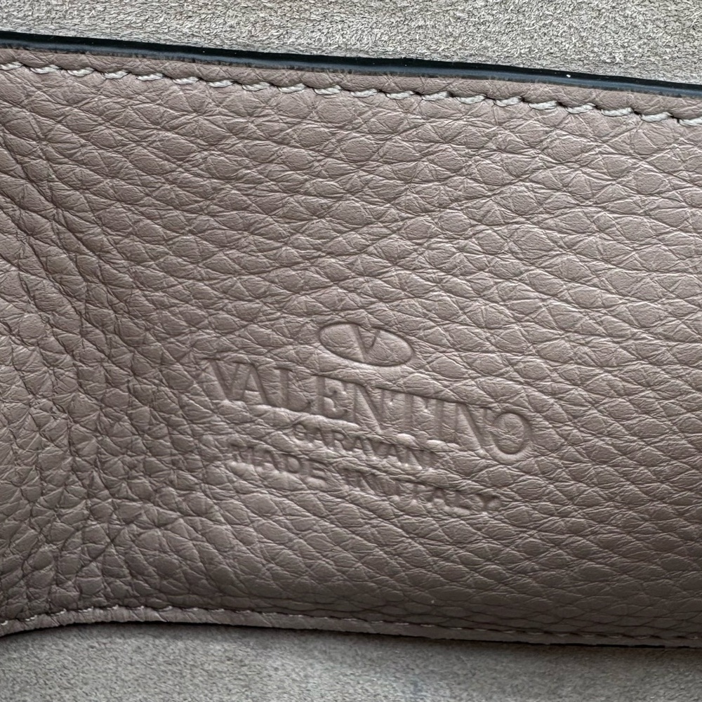 Valentino Garavani Small Rockstud Grainy Calfskin Crossbody Bag - Picture 13 of 16